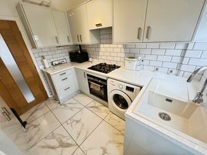 Kitchen- click for photo gallery